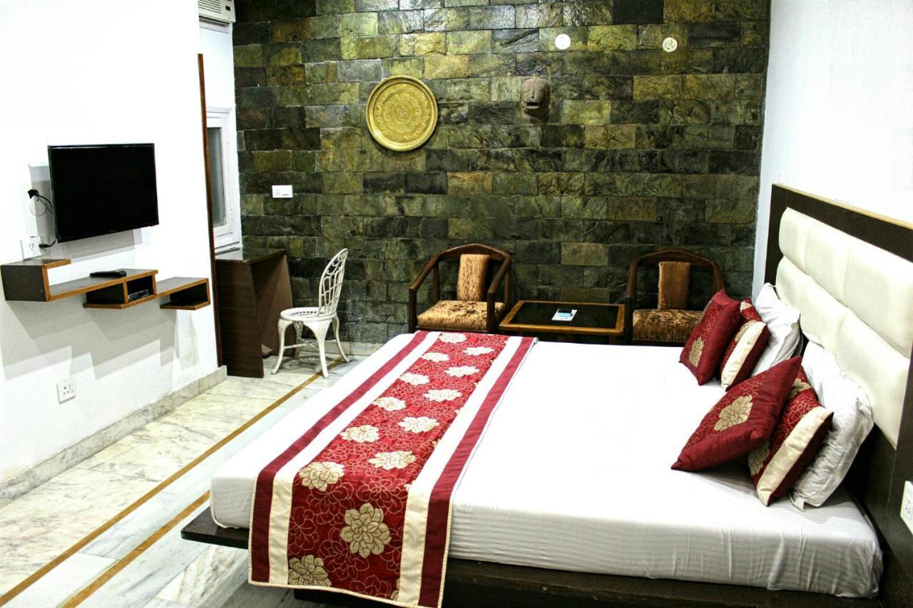 Kaveri Hotel And Restaurant Yamuna Nagar Экстерьер фото